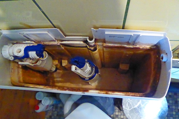 P1020154-reparierter Sp�lkasten-600